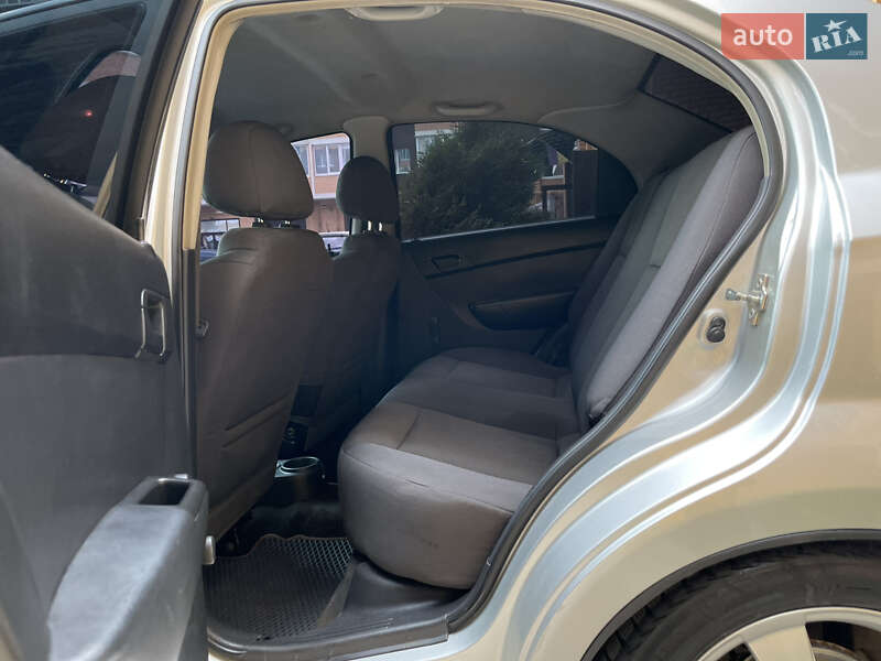 Седан Chevrolet Aveo 2008 в Чернівцях