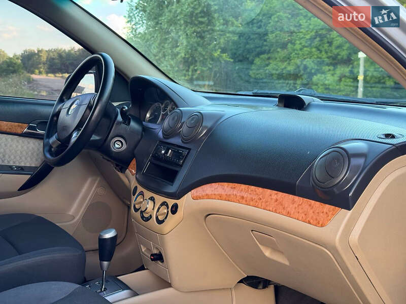 Седан Chevrolet Aveo 2009 в Охтирці