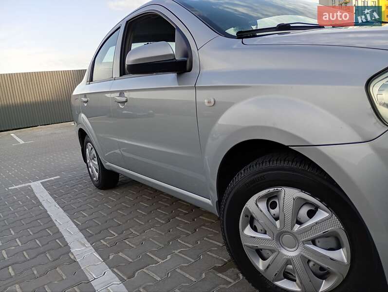 Седан Chevrolet Aveo 2008 в Киеве