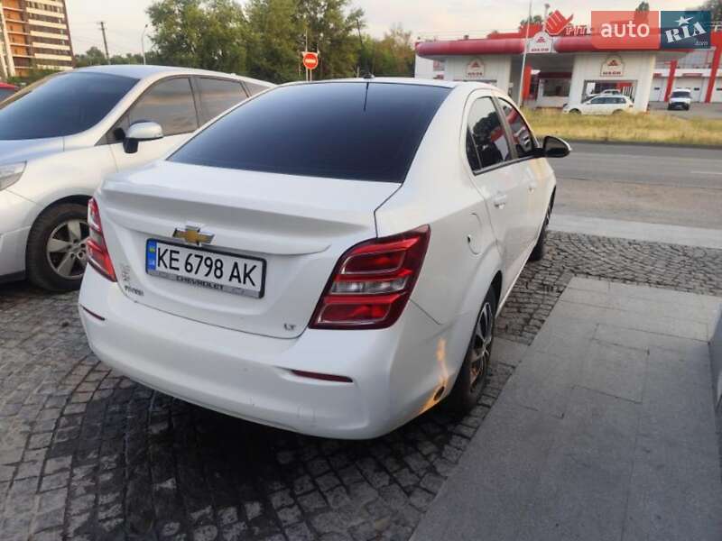 Седан Chevrolet Aveo 2017 в Дніпрі