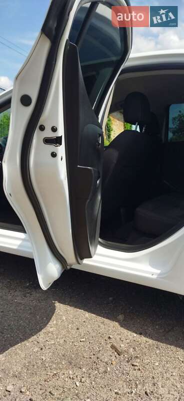 Седан Chevrolet Aveo 2012 в Золотоноше