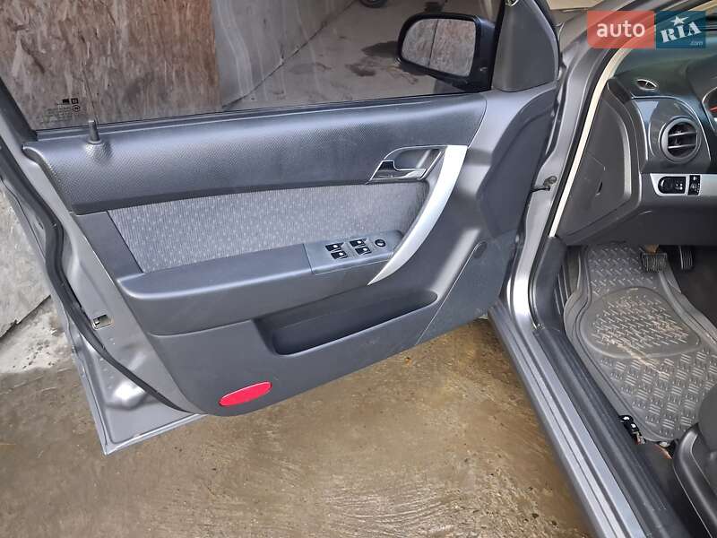 Седан Chevrolet Aveo 2011 в Черновцах