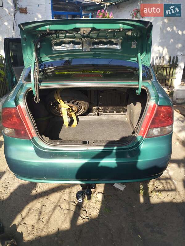 Седан Chevrolet Aveo 2005 в Днепре