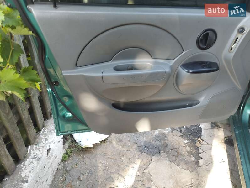 Седан Chevrolet Aveo 2005 в Днепре