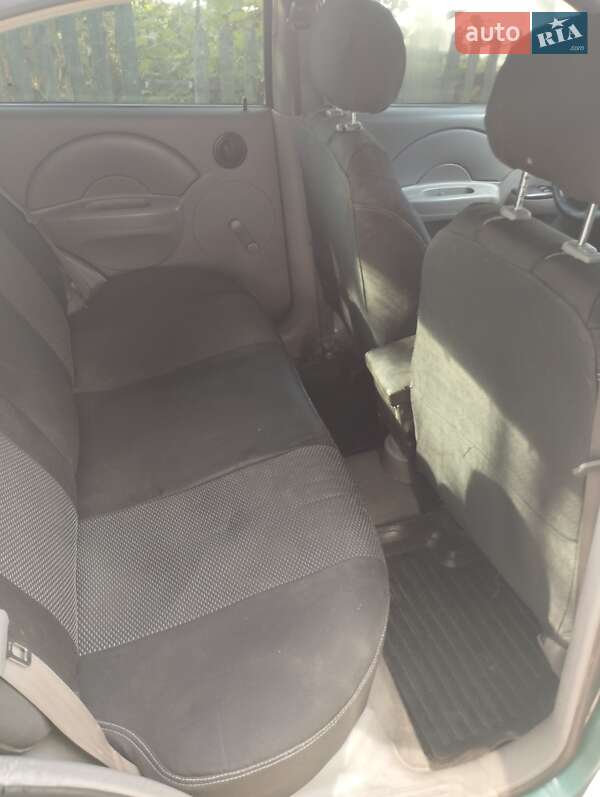 Седан Chevrolet Aveo 2005 в Днепре