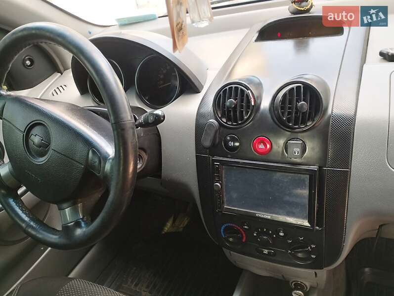 Седан Chevrolet Aveo 2005 в Днепре