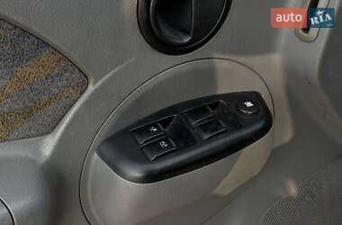 Хэтчбек Chevrolet Aveo 2005 в 