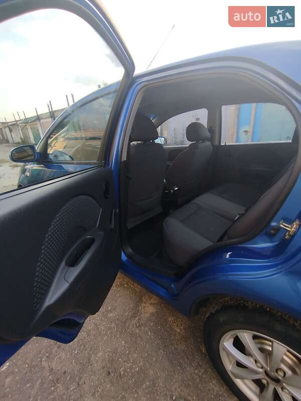 Седан Chevrolet Aveo 2006 в Вараші