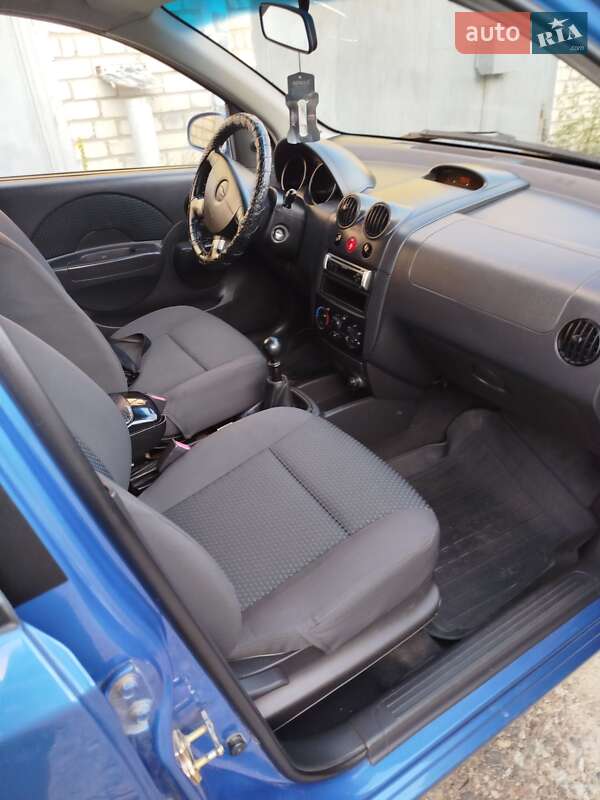 Седан Chevrolet Aveo 2006 в Вараші