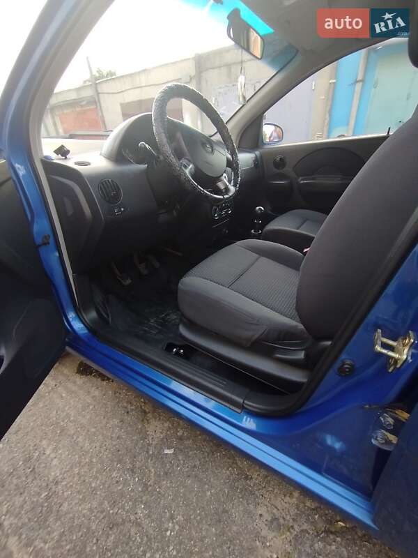 Седан Chevrolet Aveo 2006 в Вараші