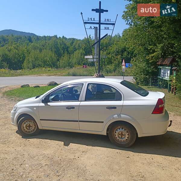 Седан Chevrolet Aveo 2011 в Мукачевому