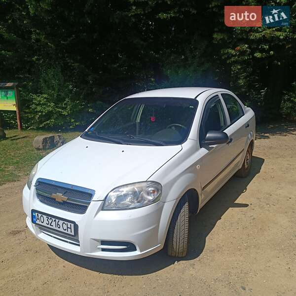 Седан Chevrolet Aveo 2011 в Мукачевому