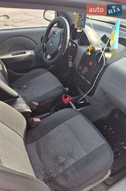 Хэтчбек Chevrolet Aveo 2005 в 