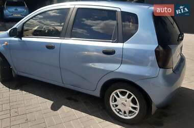 Хэтчбек Chevrolet Aveo 2005 в 