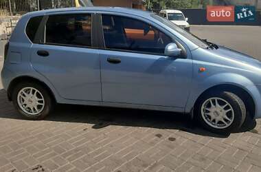 Хэтчбек Chevrolet Aveo 2005 в 