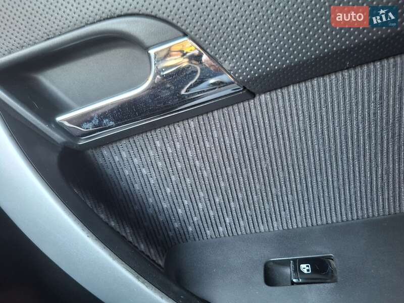 Седан Chevrolet Aveo 2010 в Киеве