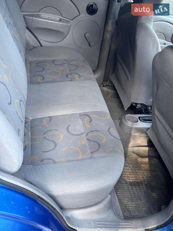 Хэтчбек Chevrolet Aveo 2005 в Киеве фото 4 Хэтчбек Chevrolet Aveo 2005 в Киеве