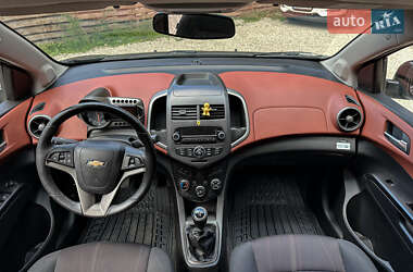 Хэтчбек Chevrolet Aveo 2011 в 