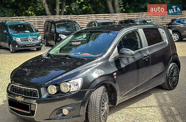 Хэтчбек Chevrolet Aveo 2011 в 