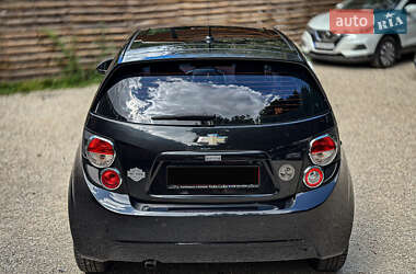 Хэтчбек Chevrolet Aveo 2011 в 