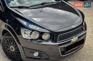 Хэтчбек Chevrolet Aveo 2011 в 