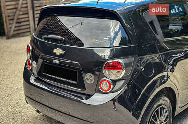 Хэтчбек Chevrolet Aveo 2011 в 