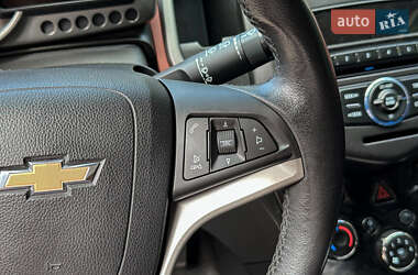 Хэтчбек Chevrolet Aveo 2011 в 