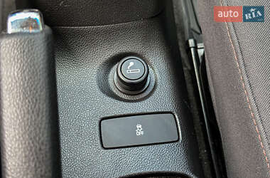 Хэтчбек Chevrolet Aveo 2011 в 
