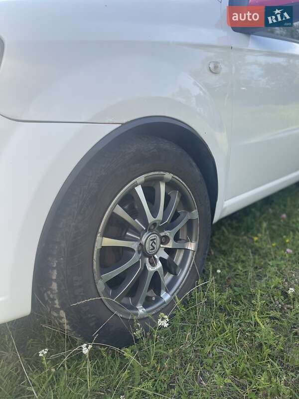 Седан Chevrolet Aveo 2008 в Києві