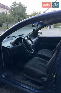 Хэтчбек Chevrolet Aveo 2006 в 