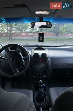 Хэтчбек Chevrolet Aveo 2006 в 