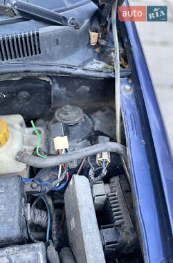 Хэтчбек Chevrolet Aveo 2006 в 