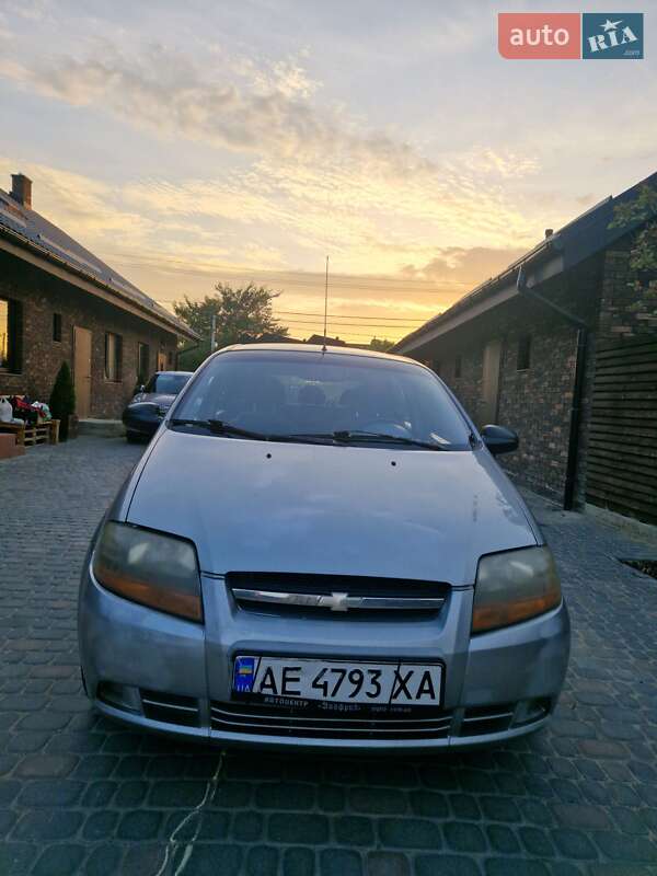 Хэтчбек Chevrolet Aveo 2005 в 