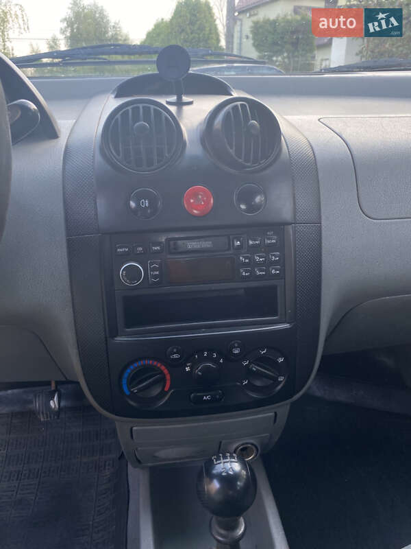 Седан Chevrolet Aveo 2005 в Львове