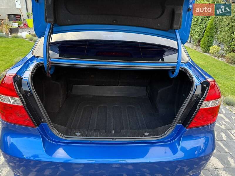 Седан Chevrolet Aveo 2011 в Днепре