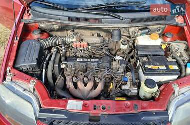 Хэтчбек Chevrolet Aveo 2006 в 
