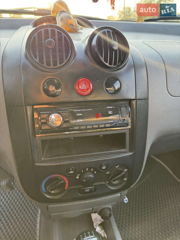 Седан Chevrolet Aveo 2004 в Тячеве фото 11 Седан Chevrolet Aveo 2004 в Тячеве