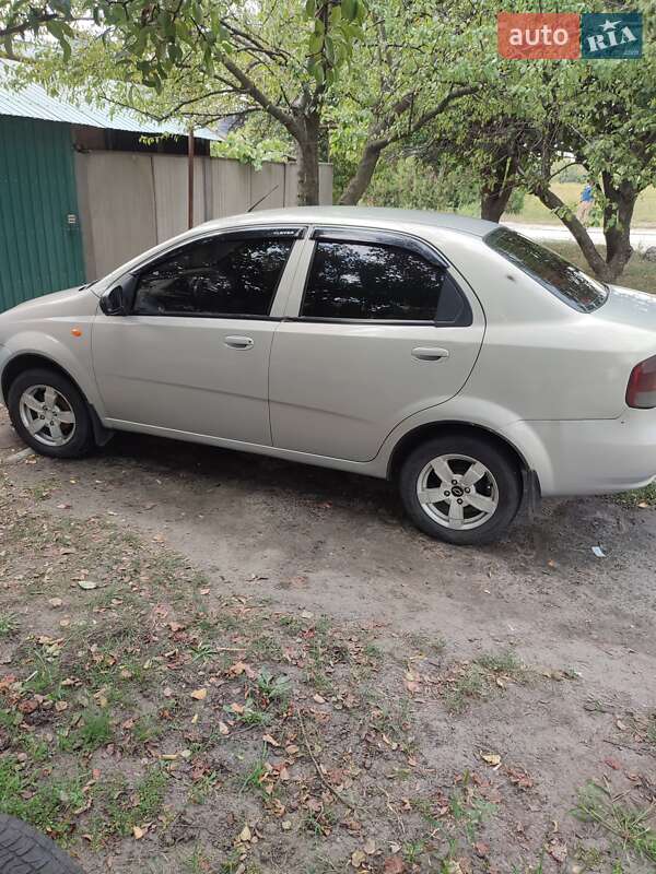 Седан Chevrolet Aveo 2004 в 