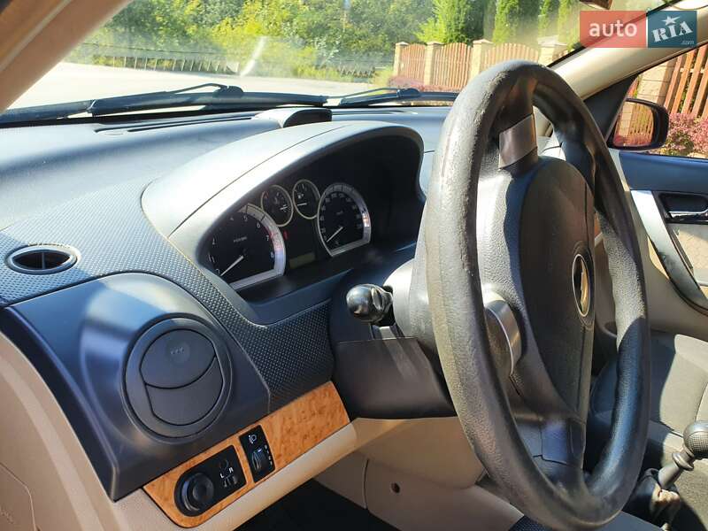 Седан Chevrolet Aveo 2008 в Днепре