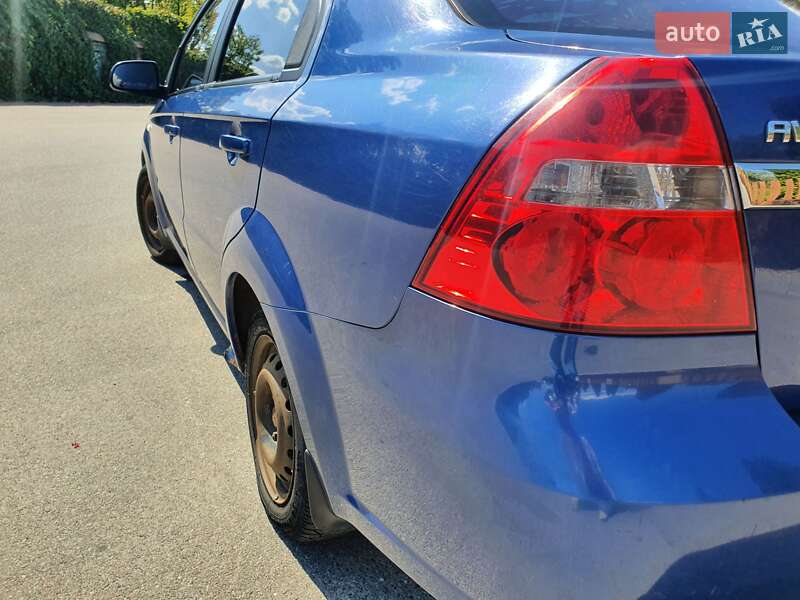 Седан Chevrolet Aveo 2008 в Днепре