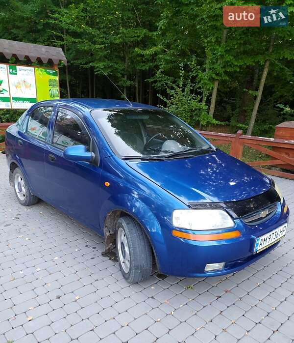 Седан Chevrolet Aveo 2004 в Лугинах