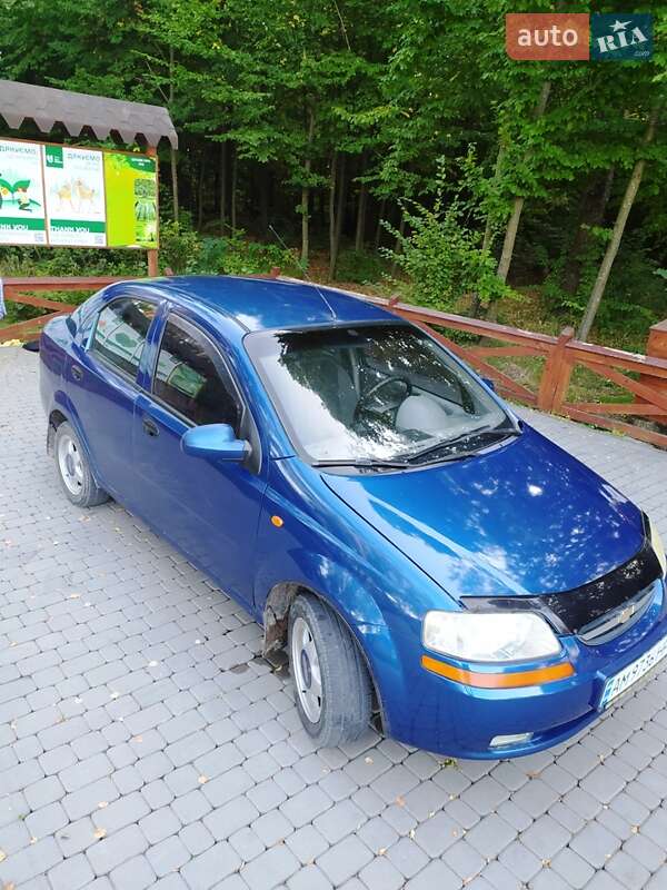 Седан Chevrolet Aveo 2004 в Лугинах