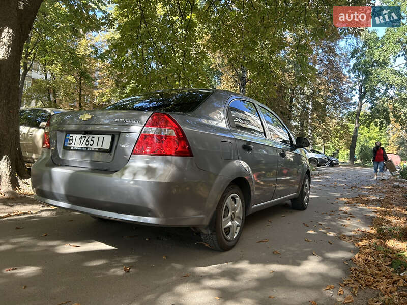 Седан Chevrolet Aveo 2011 в Полтаве