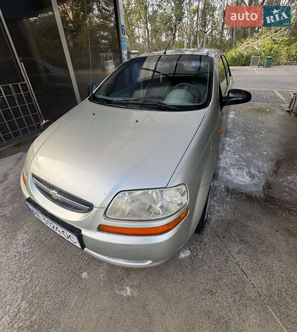 Седан Chevrolet Aveo 2005 в Днепре