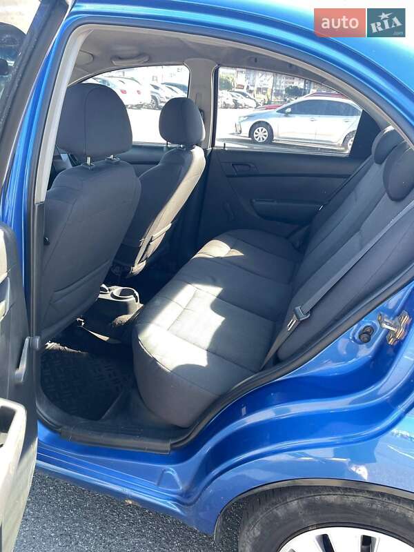 Седан Chevrolet Aveo 2006 в Киеве