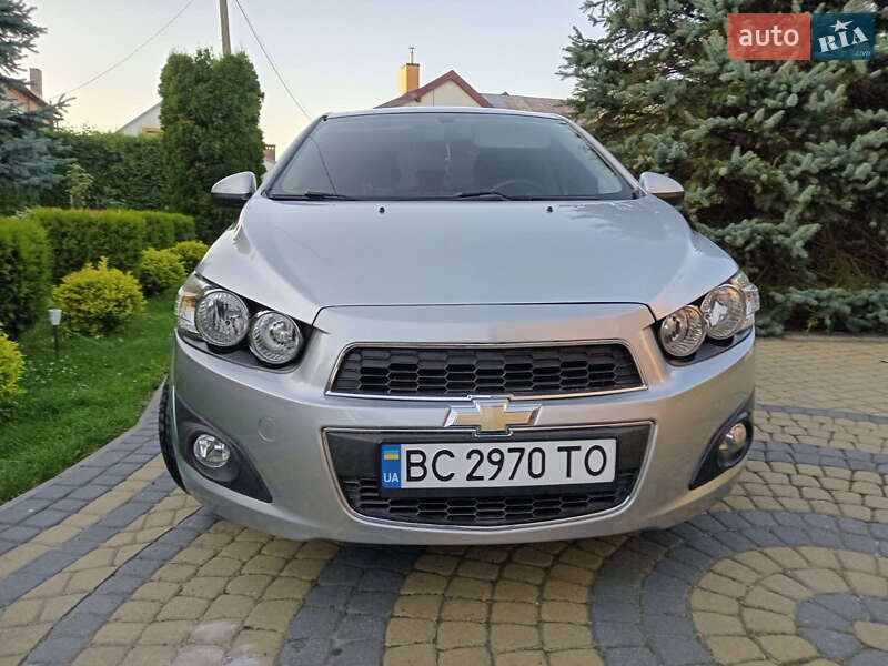Седан Chevrolet Aveo 2012 в Львові