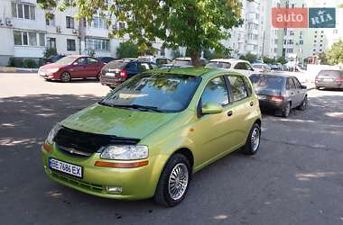 Хэтчбек Chevrolet Aveo 2005 в 