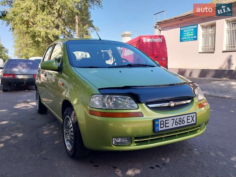 Хэтчбек Chevrolet Aveo 2005 в 
