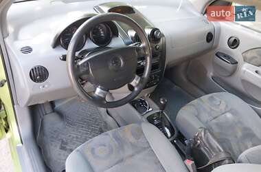 Хэтчбек Chevrolet Aveo 2005 в 