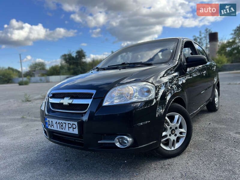 Седан Chevrolet Aveo 2011 в Киеве